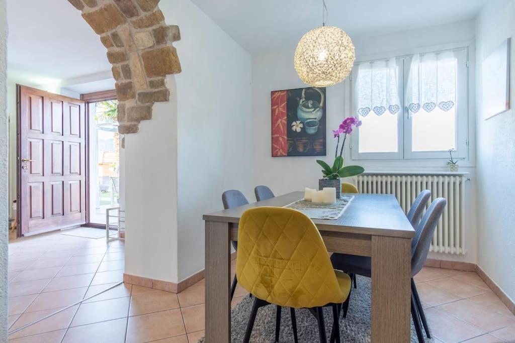 Vicolo Dei Fiori Villa Луино Екстериор снимка